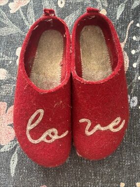Haflinger Red Felt wool Slip-On clogs with 'love' Script 40, 9